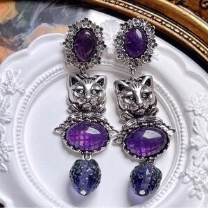 - Vintage natural Amethyst cat earrings